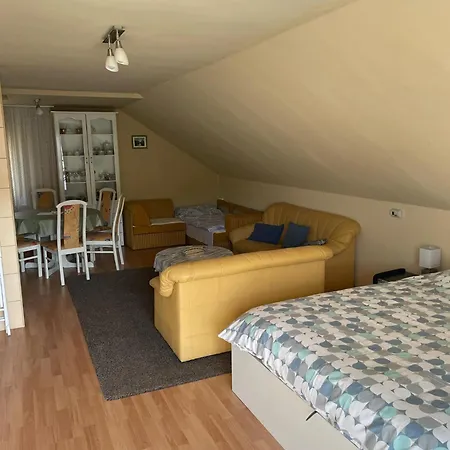 Meggyes Apartment *