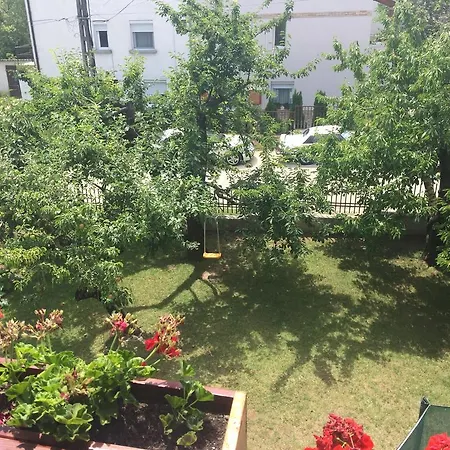 Meggyes Apartment